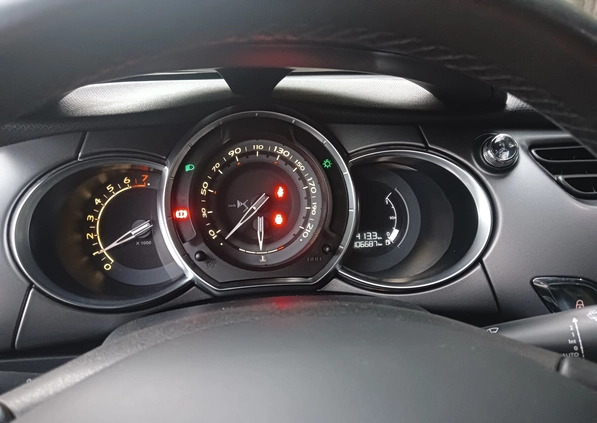 Citroen DS3 cena 30900 przebieg: 106000, rok produkcji 2016 z Krośniewice małe 172